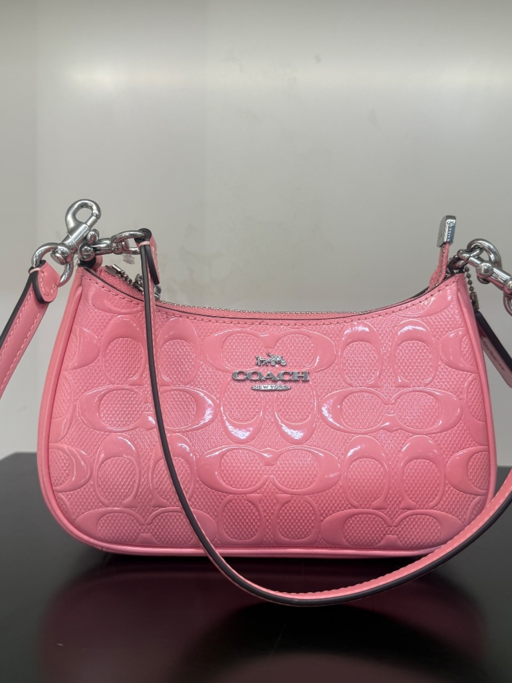 NWT Coach! Teri Mini Crossbody BagIn Signature Leather With Heart Charm 🌸 ccz29 - Picture 2 of 10